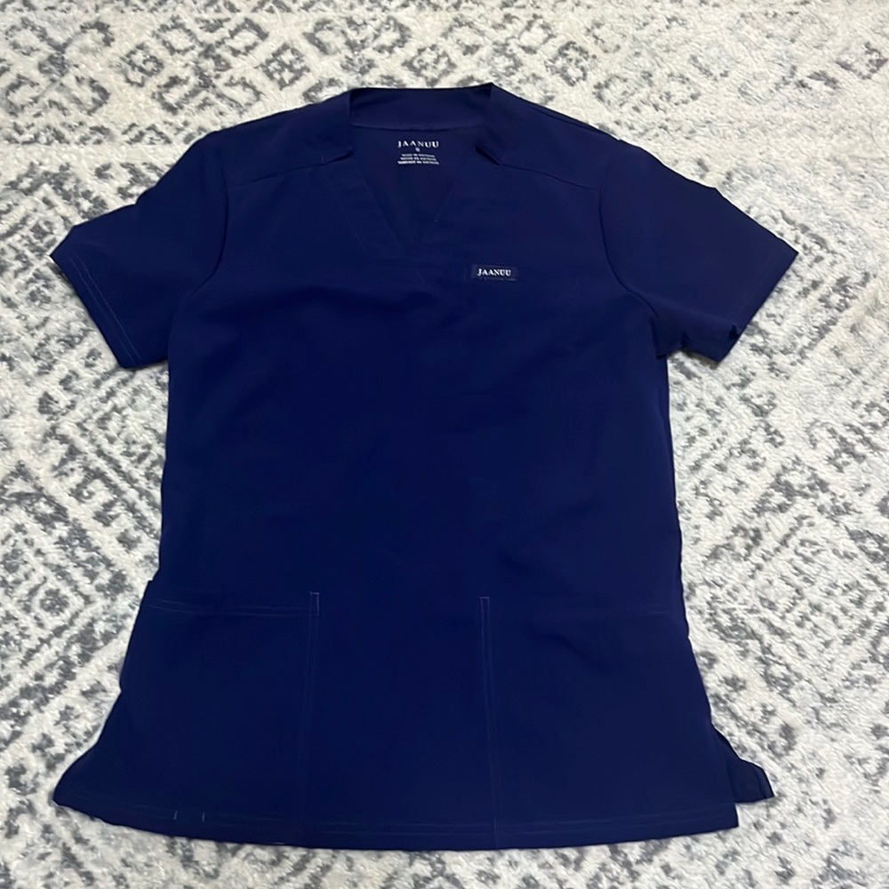 Women’s Jaanuu 3 pocket scrub top in navy